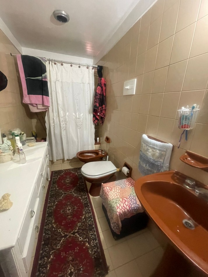 Departamento de 1 ambiente amplio con terraza al frente y cochera en La Perla