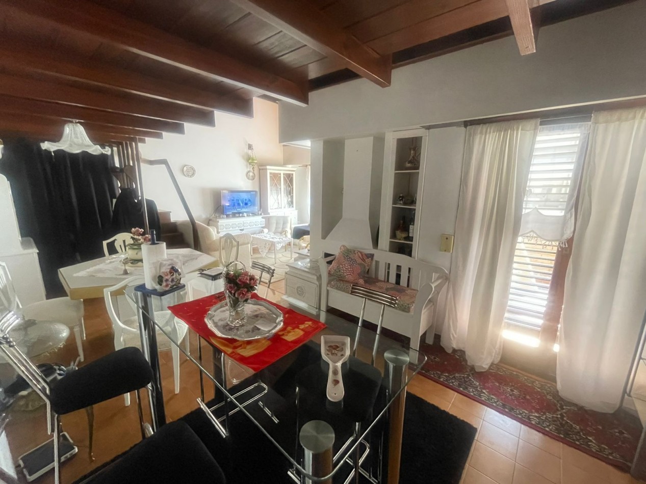 Departamento de 1 ambiente amplio con terraza al frente y cochera en La Perla