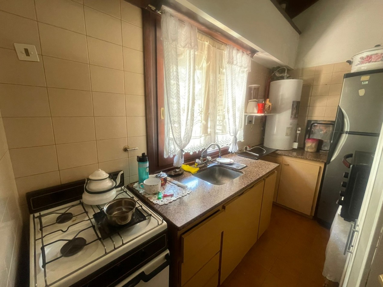 Departamento de 1 ambiente amplio con terraza al frente y cochera en La Perla