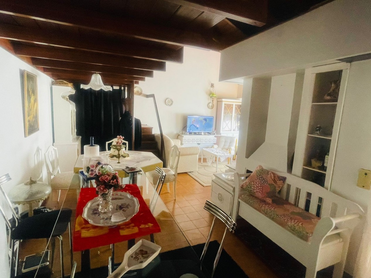 Departamento de 1 ambiente amplio con terraza al frente y cochera en La Perla