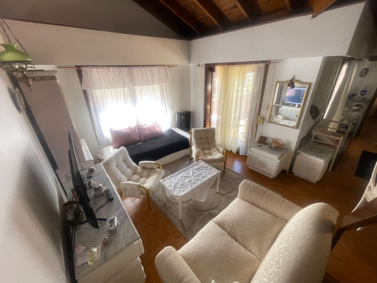 Departamento de 1 ambiente amplio con terraza al frente y cochera en La Perla
