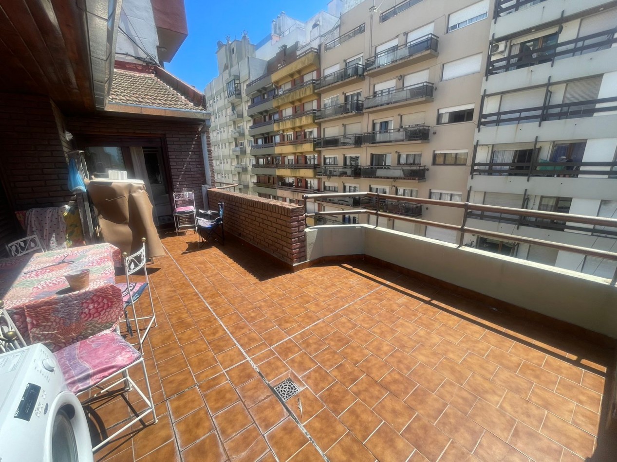 Departamento de 1 ambiente amplio con terraza al frente y cochera en La Perla