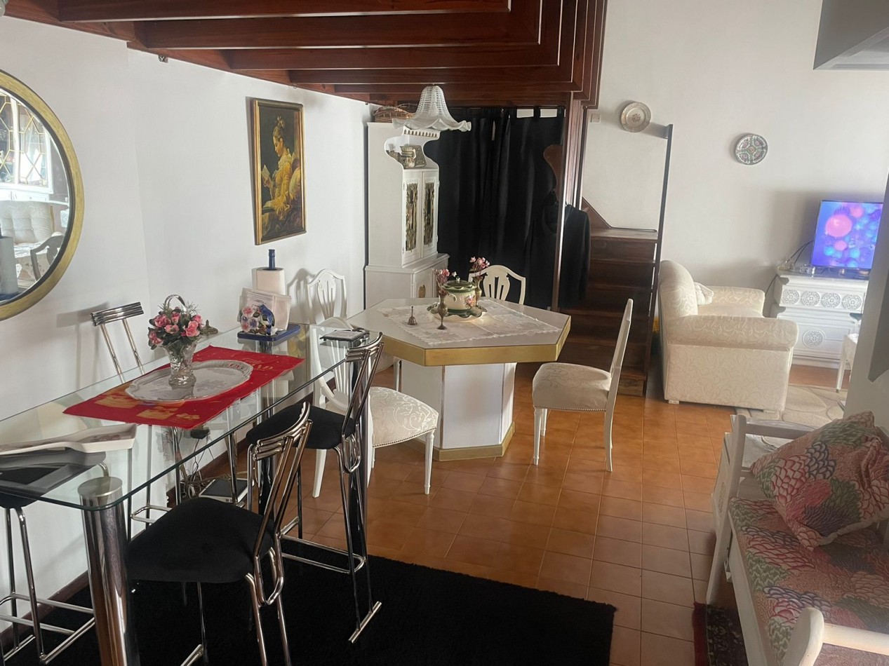 Departamento de 1 ambiente amplio con terraza al frente y cochera en La Perla