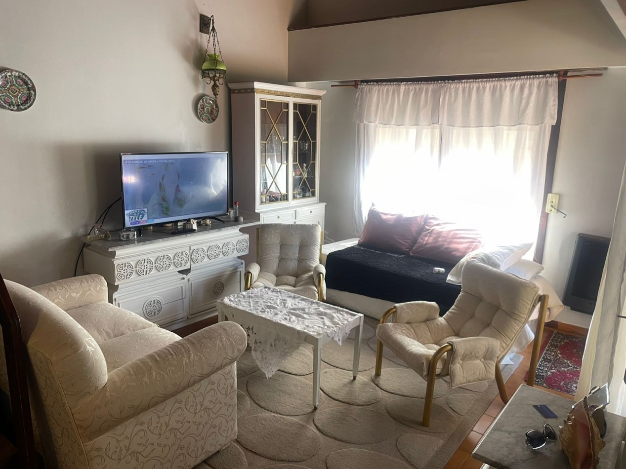 Departamento de 1 ambiente amplio con terraza al frente y cochera en La Perla