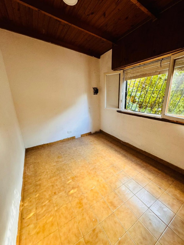 Casa 4 ambientes + Dpto - B° Villa Lourdes