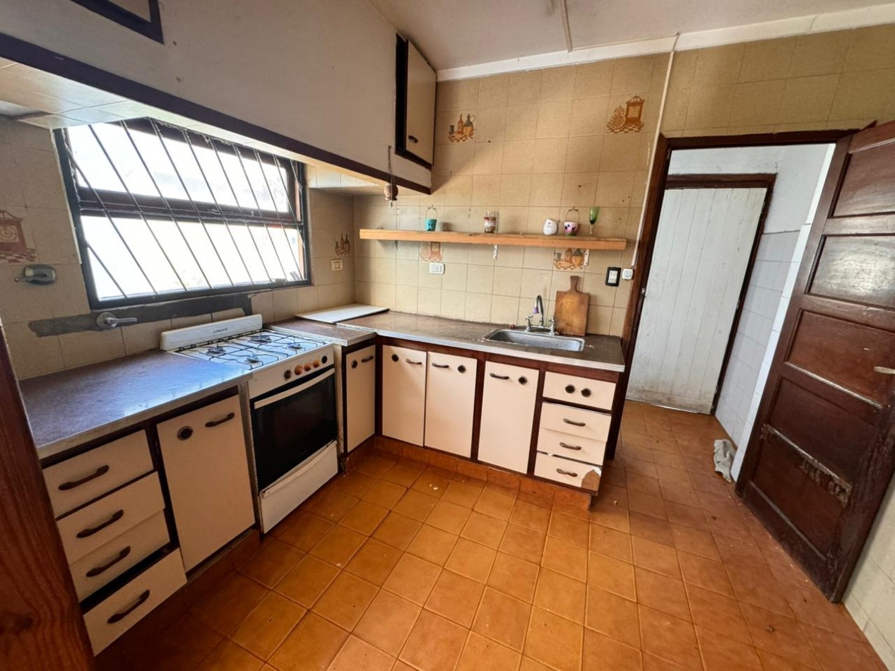 Casa 4 ambientes + Dpto - B° Villa Lourdes