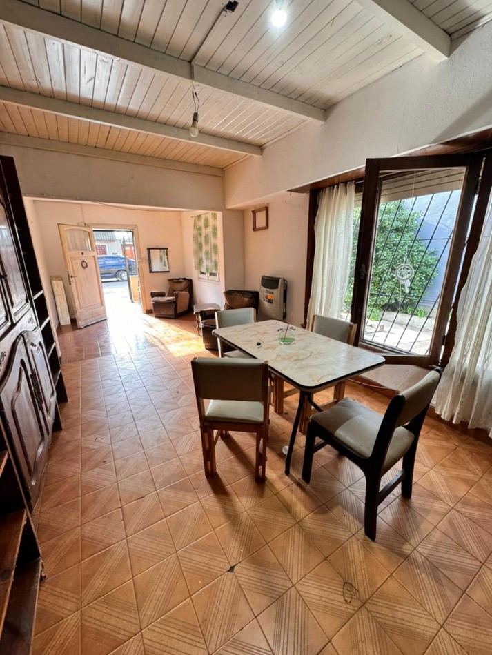 Casa 4 ambientes + Dpto - B° Villa Lourdes