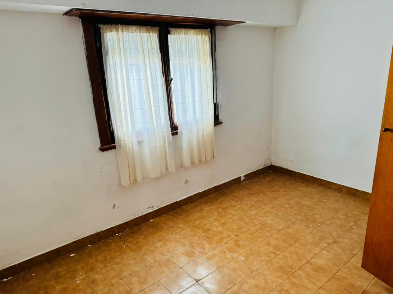 Casa 4 ambientes + Dpto - B° Villa Lourdes