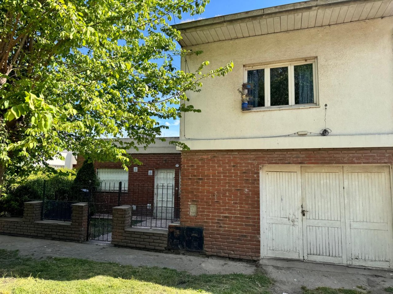 Casa 3 amb con cochera + dpto 2 amb - APTA CREDITO
