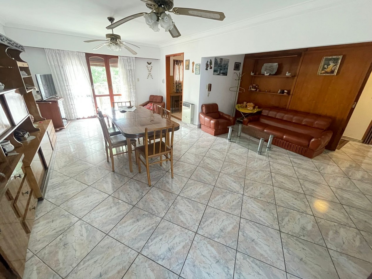 Casa con local - Juan B. Justo y Entre Rios