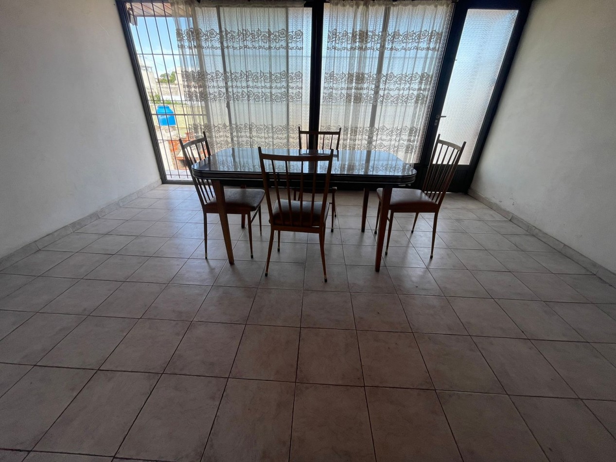 Casa con local - Juan B. Justo y Entre Rios