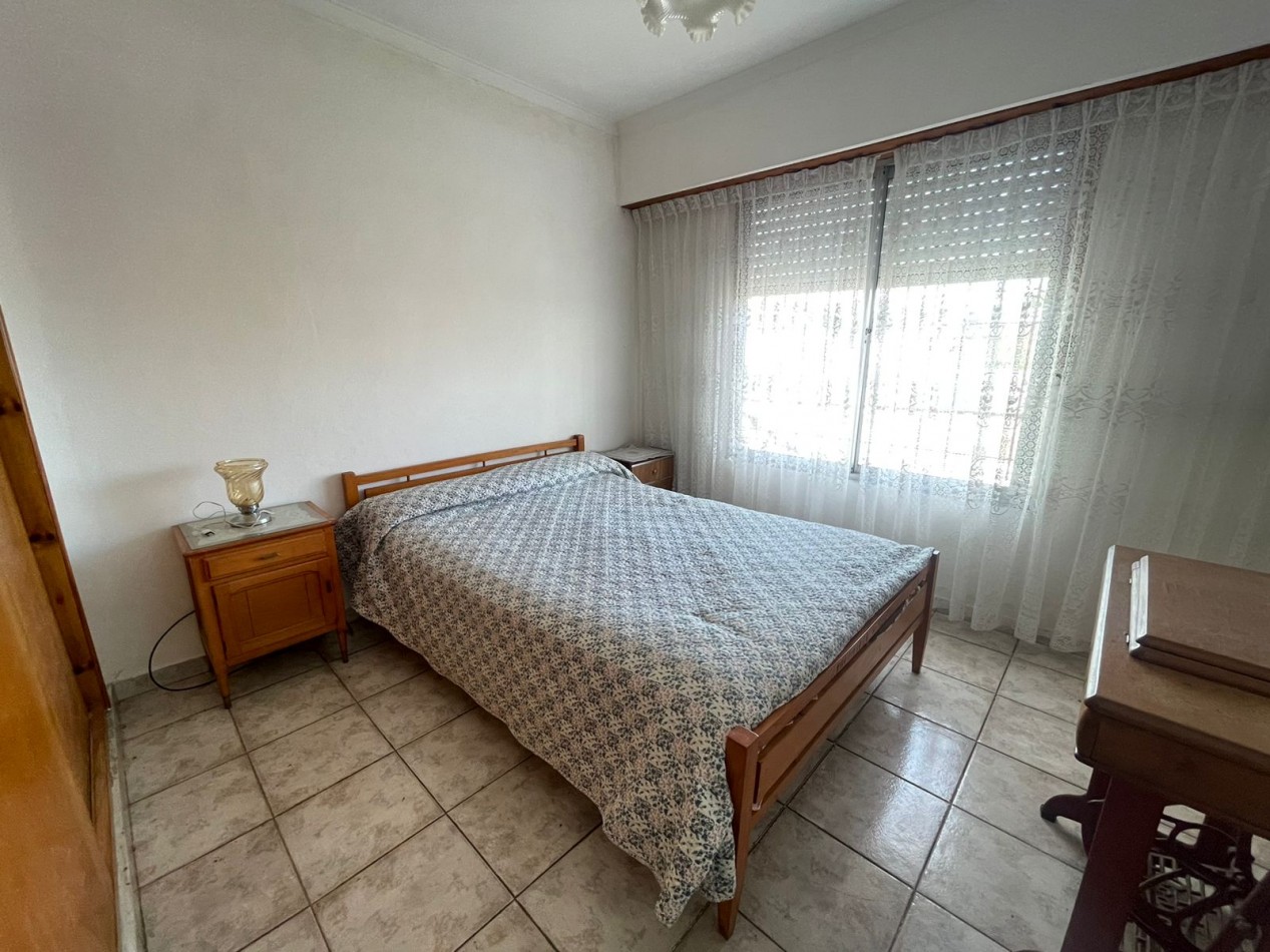 Casa con local - Juan B. Justo y Entre Rios
