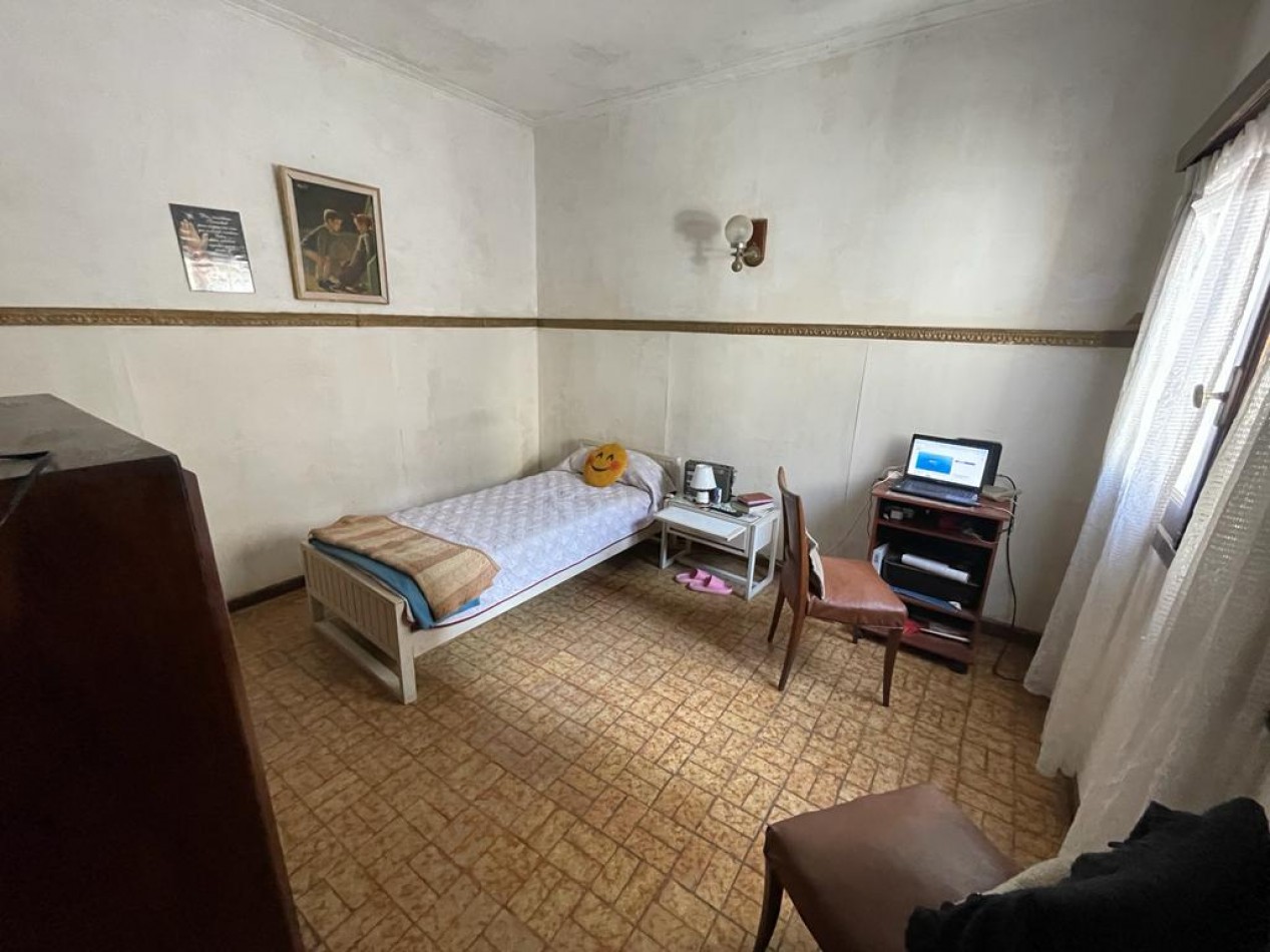 CHALET DE EPOCA 4 AMB CON COCHERA - GUEMES