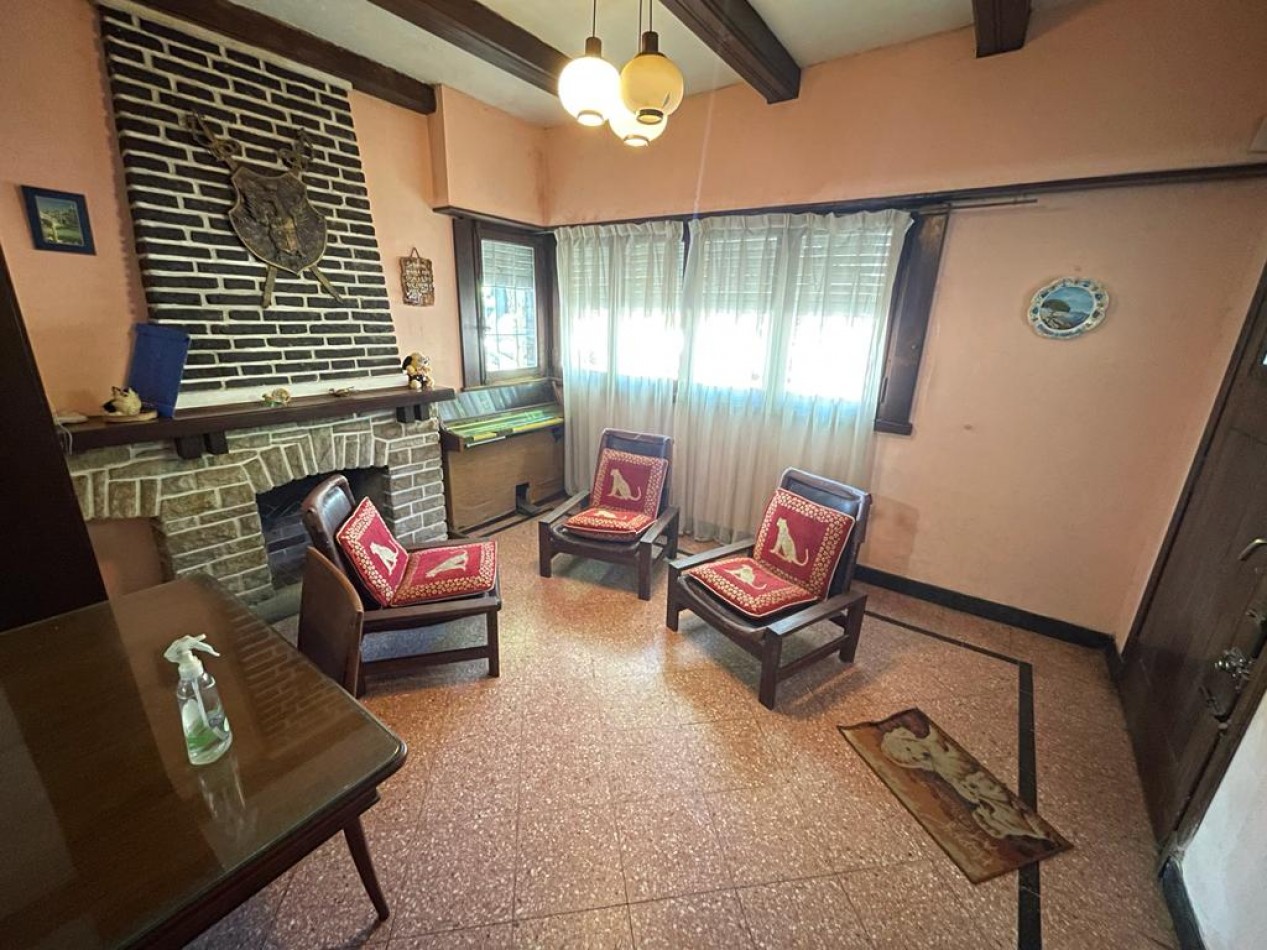 CHALET DE EPOCA 4 AMB CON COCHERA - GUEMES