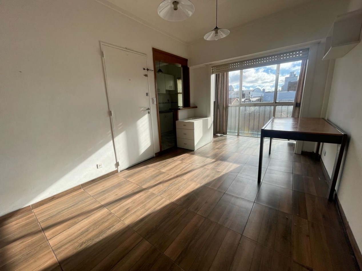 Departamento 2 ambientes a la calle - MACROCENTRO - Av. Indep - Mar del Plata VENTA