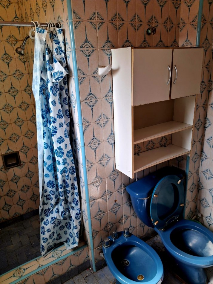 Importante chalet sobre 2 lotes - 10 ambientes - Divino Rostro