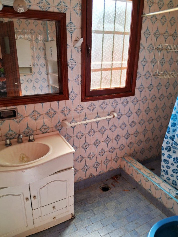 Importante chalet sobre 2 lotes - 10 ambientes - Divino Rostro