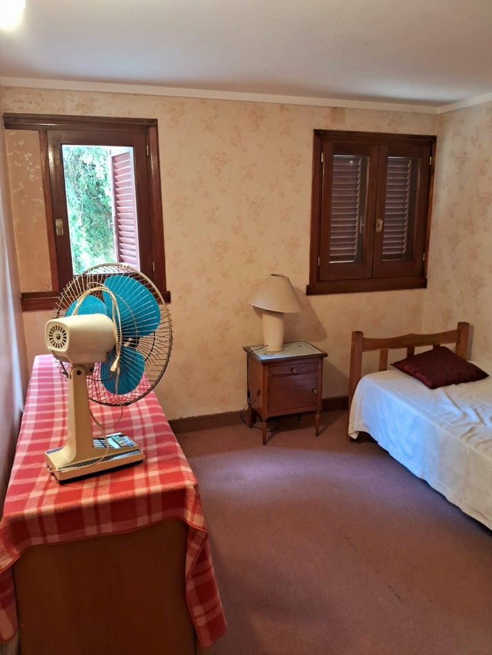 Importante chalet sobre 2 lotes - 10 ambientes - Divino Rostro