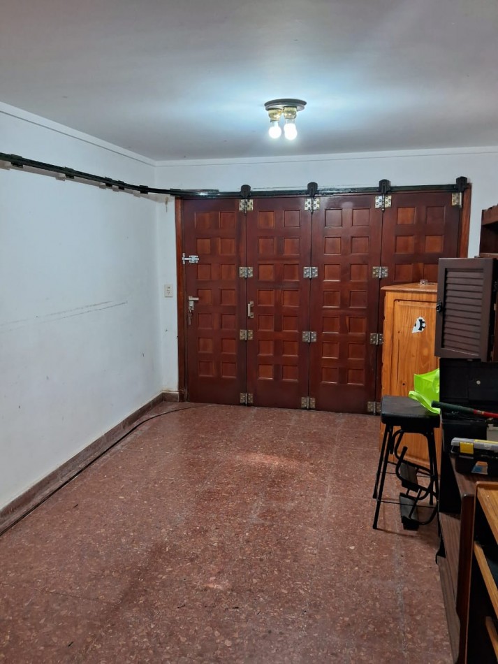 Importante chalet sobre 2 lotes - 10 ambientes - Divino Rostro