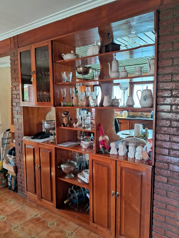 Importante chalet sobre 2 lotes - 10 ambientes - Divino Rostro