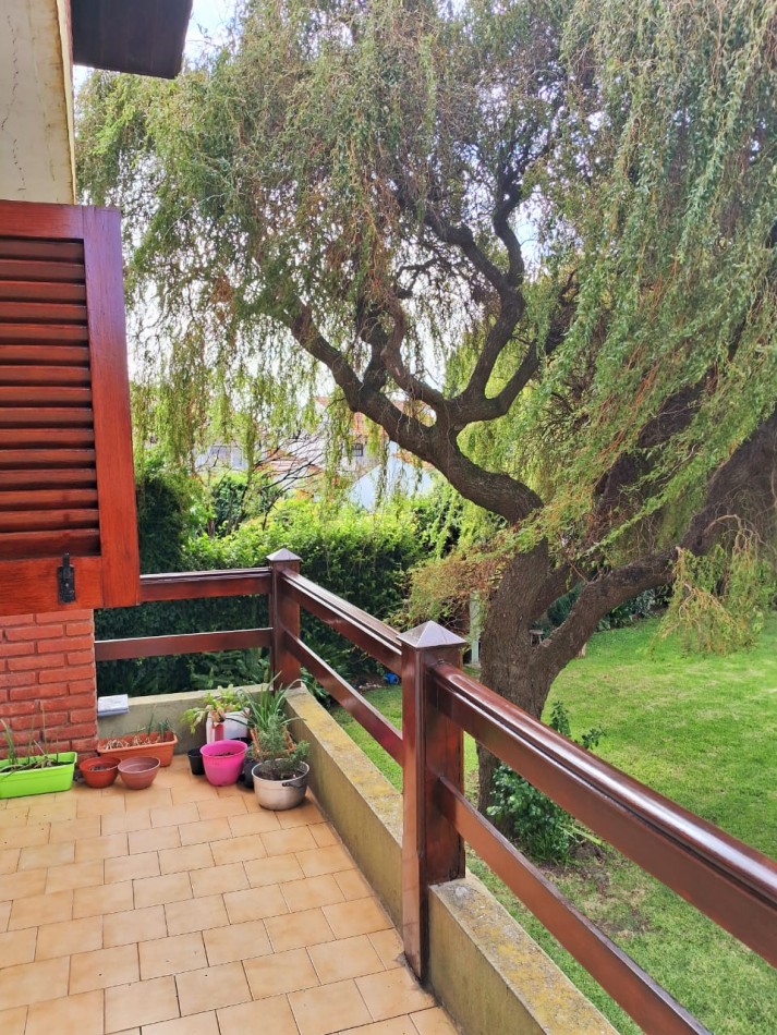 Importante chalet sobre 2 lotes - 10 ambientes - Divino Rostro