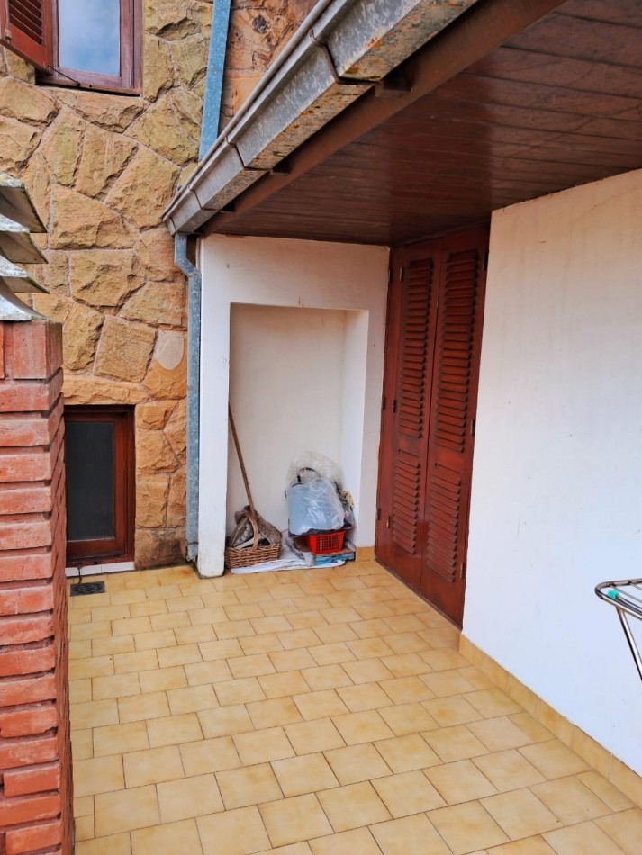 Importante chalet sobre 2 lotes - 10 ambientes - Divino Rostro