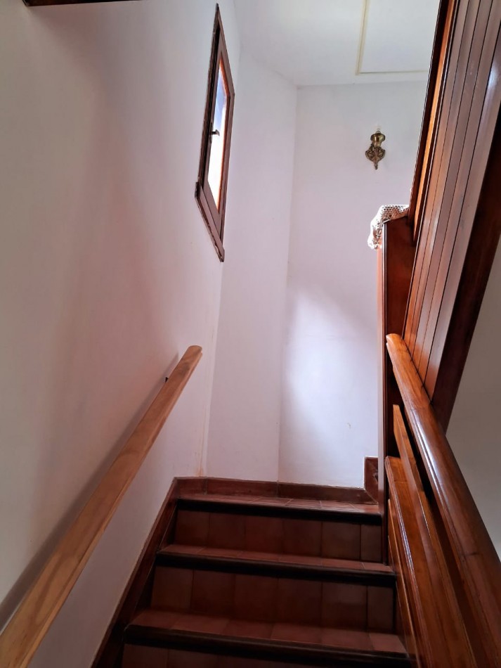 Importante chalet sobre 2 lotes - 10 ambientes - Divino Rostro