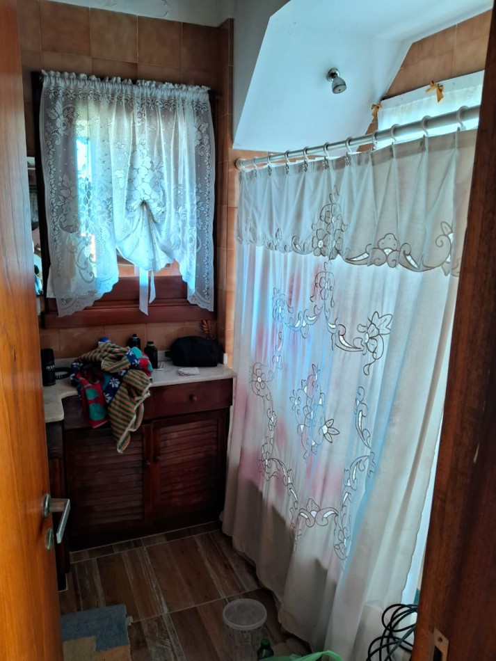 Importante chalet sobre 2 lotes - 10 ambientes - Divino Rostro
