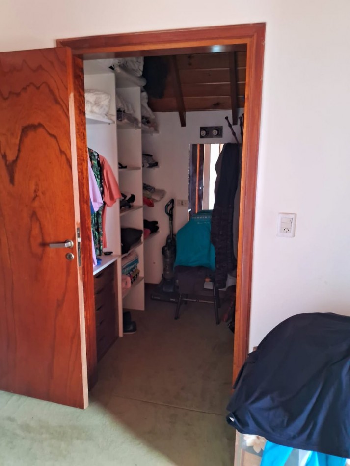 Importante chalet sobre 2 lotes - 10 ambientes - Divino Rostro