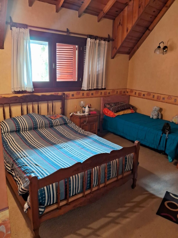 Importante chalet sobre 2 lotes - 10 ambientes - Divino Rostro