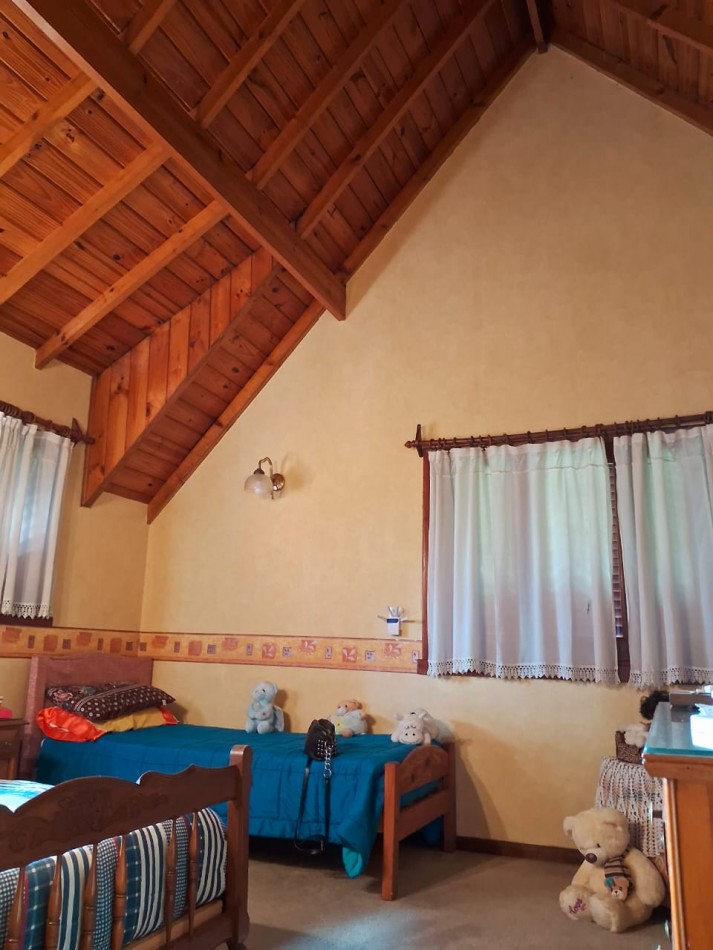 Importante chalet sobre 2 lotes - 10 ambientes - Divino Rostro
