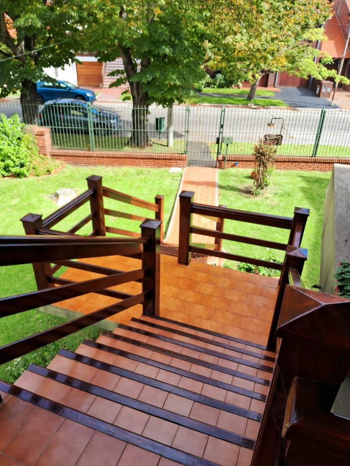 Importante chalet sobre 2 lotes - 10 ambientes - Divino Rostro