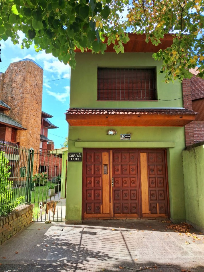 Importante chalet sobre 2 lotes - 10 ambientes - Divino Rostro