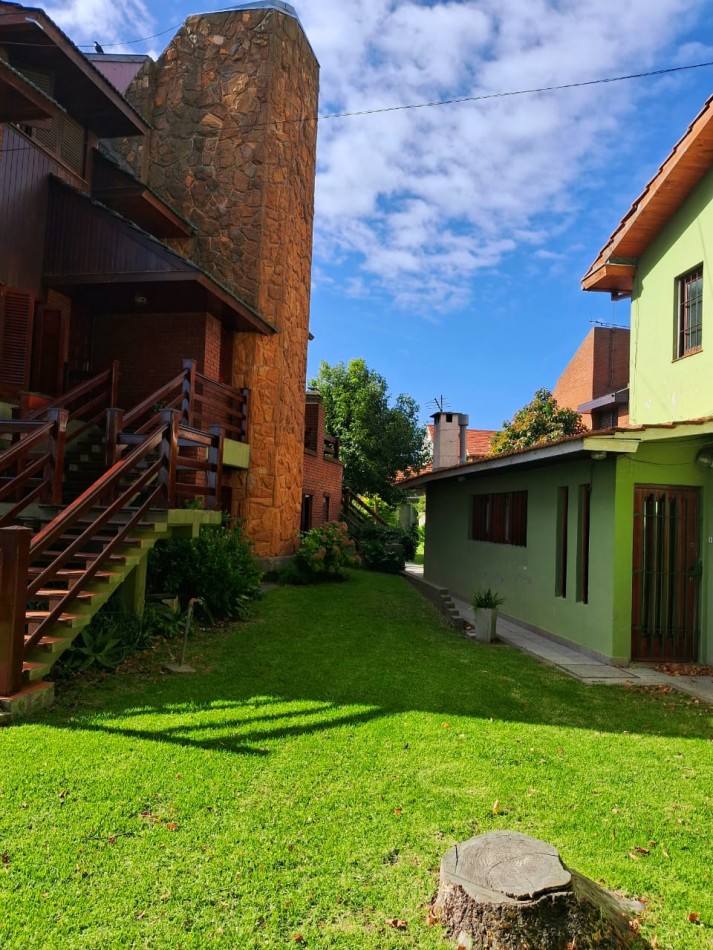 Importante chalet sobre 2 lotes - 10 ambientes - Divino Rostro