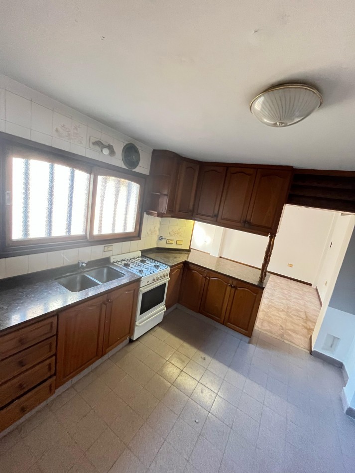 ALQUILER 24 MESES - PH 3 AMBIENTES CON GARAJE - LAS AVENIDAS -