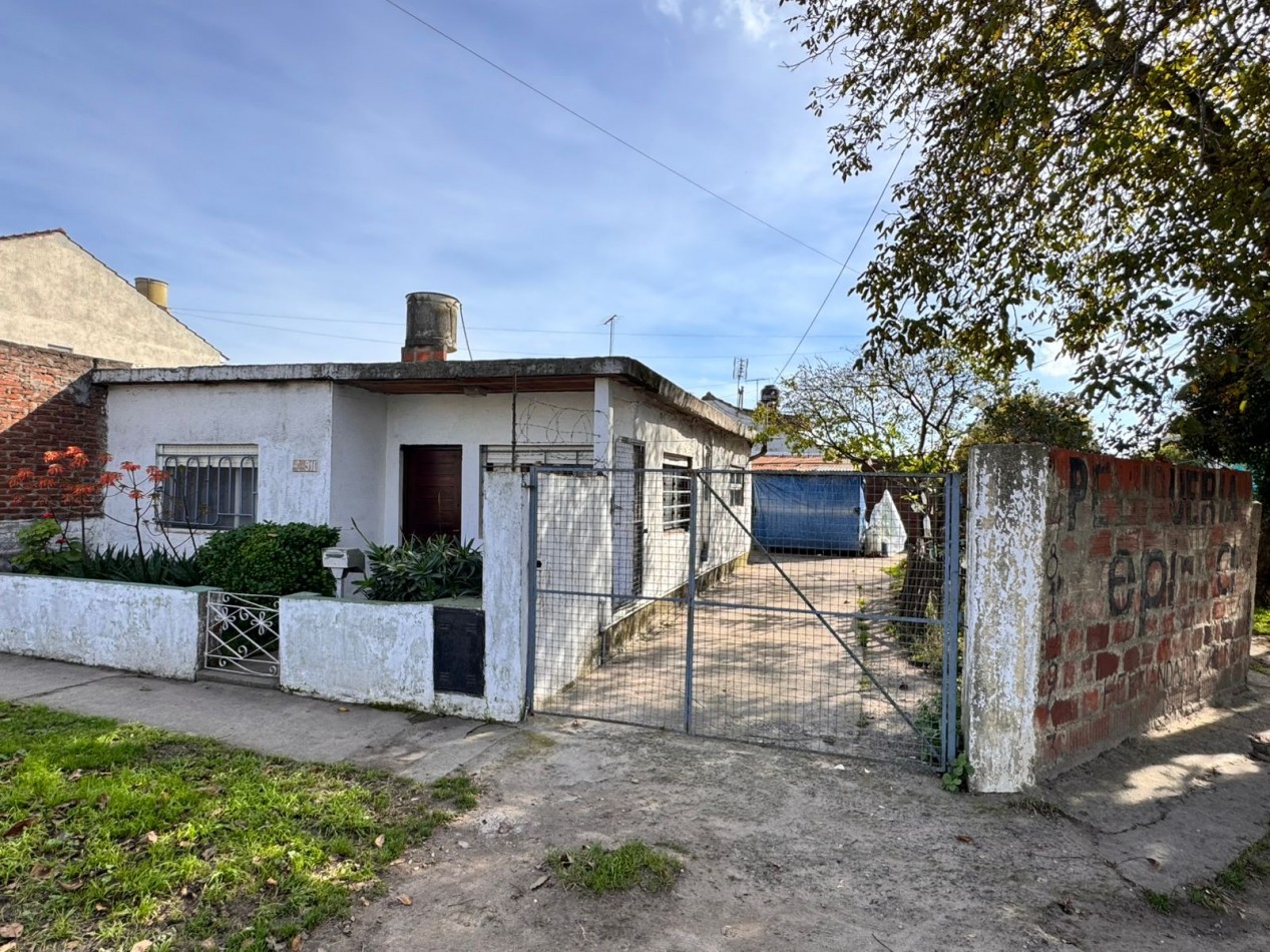 CASA 3 AMBIENTES CON PATIO Y COCHERA - ALQUILER 24 MESES