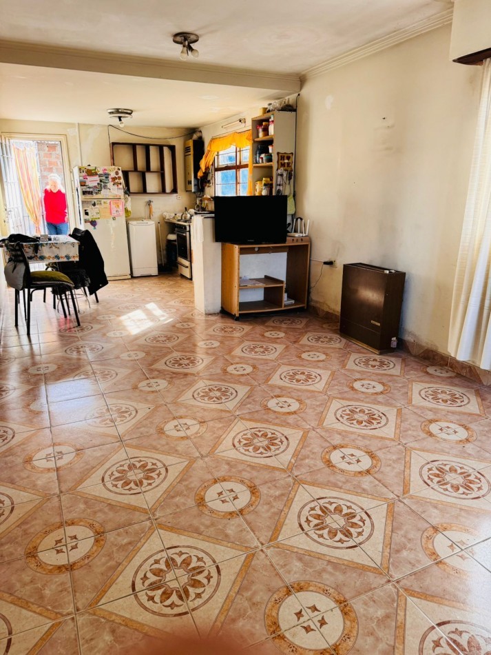 CASA 3 AMBIENTES CON PATIO Y COCHERA - ALQUILER 24 MESES