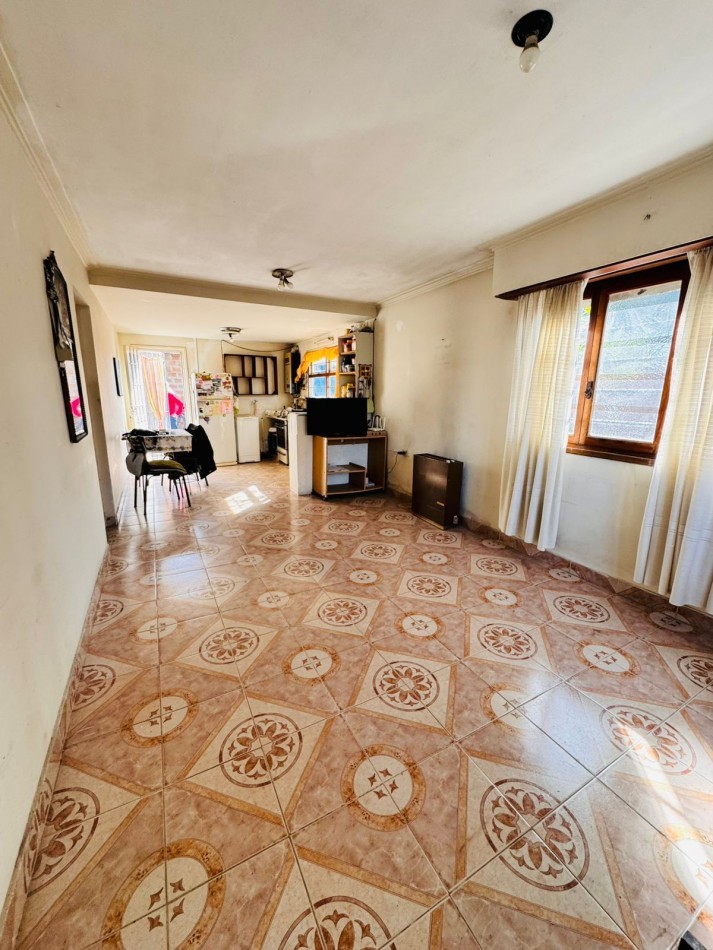CASA 3 AMBIENTES CON PATIO Y COCHERA - ALQUILER 24 MESES