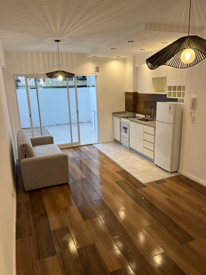 Departamento con patio reciclado plaza Colon - Mar del Plata .