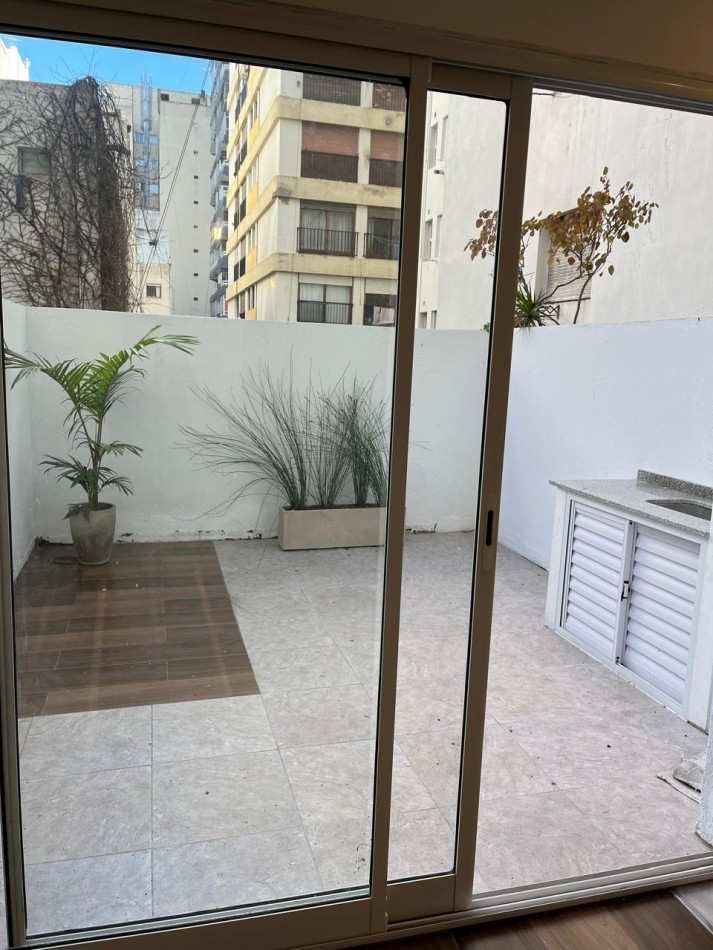 Departamento con patio reciclado plaza Colon - Mar del Plata .