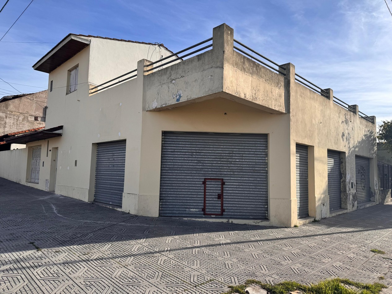 Local + Deposito + Casa con garage y parque