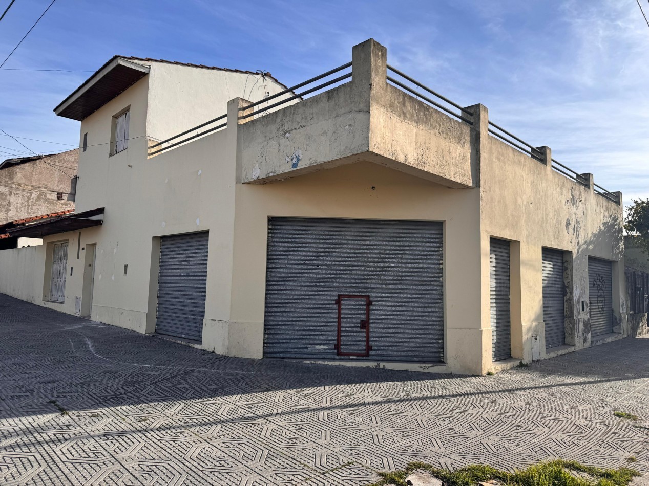 Local comercial en esquina .