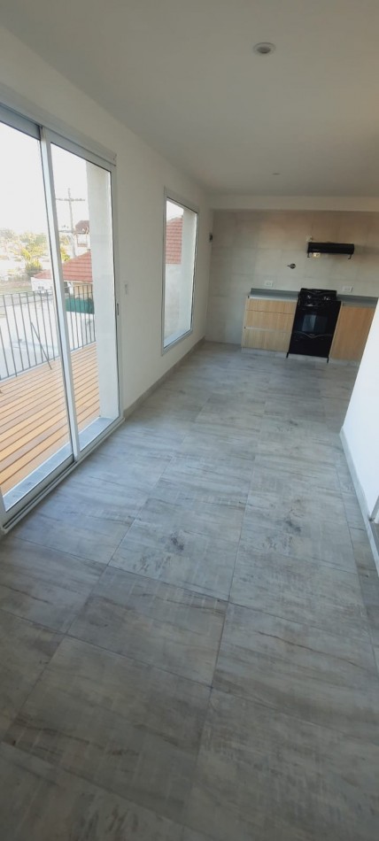 Dpto 3 ambientes a la calle con cocherra y balcon - Termas Huinco - Mar del Plata. 