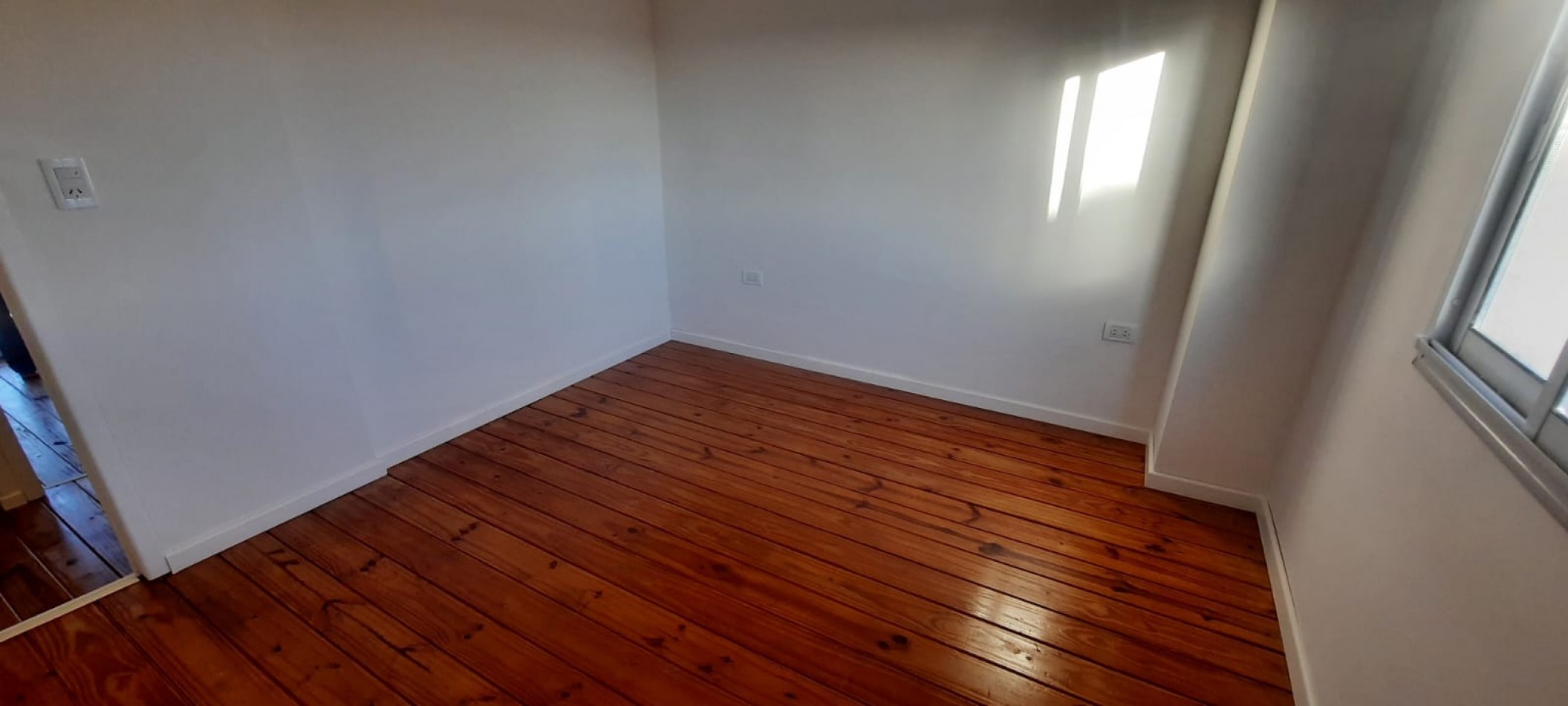 Dpto 3 ambientes a la calle con cocherra y balcon - Termas Huinco - Mar del Plata. 