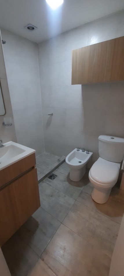 Dpto 3 ambientes a la calle con cocherra y balcon - Termas Huinco - Mar del Plata. 