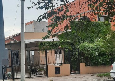 Casa 4 ambientes + Dpto  - B° Villa Lourdes 