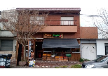 Local mas dos departamentos zona comercial Cerrito - Mar del Plata . 