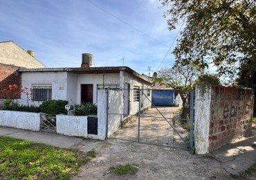 CASA 3 AMBIENTES CON PATIO Y COCHERA - ALQUILER 24 MESES